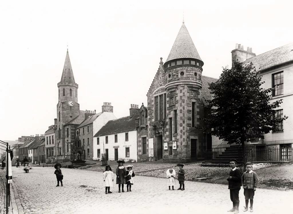 High Street, Newburgh