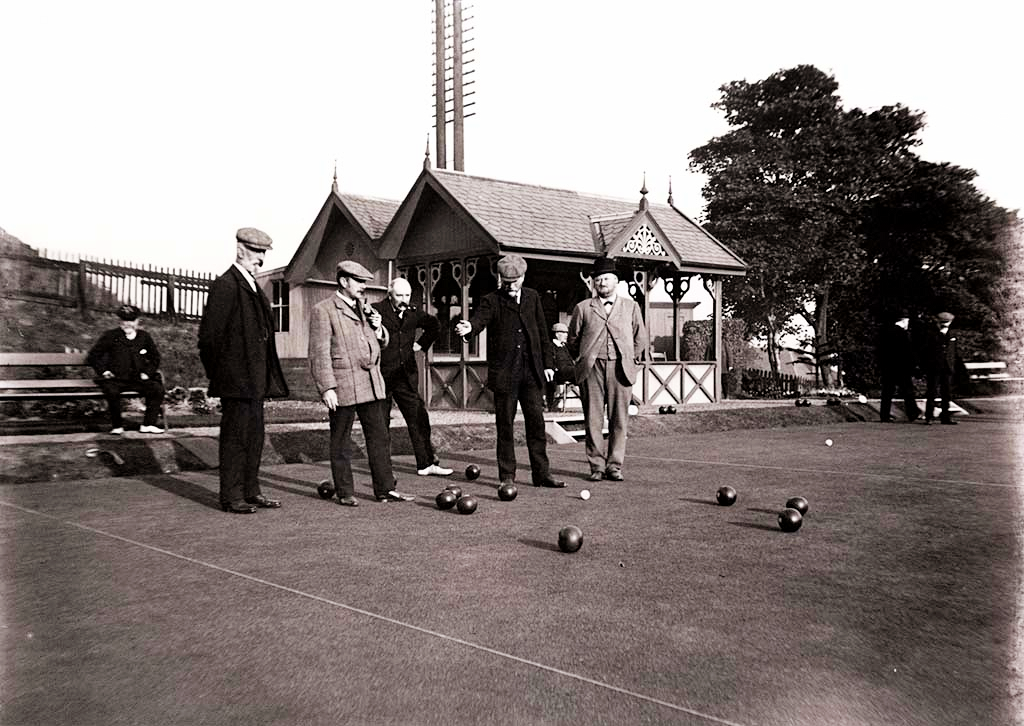 Bowling at Dudhope