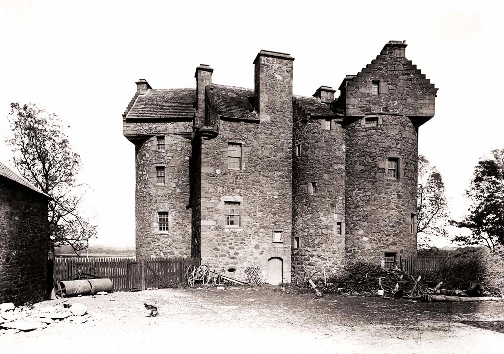 Claypotts Castle