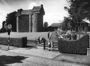 Claypotts Castle Claypotts Castle